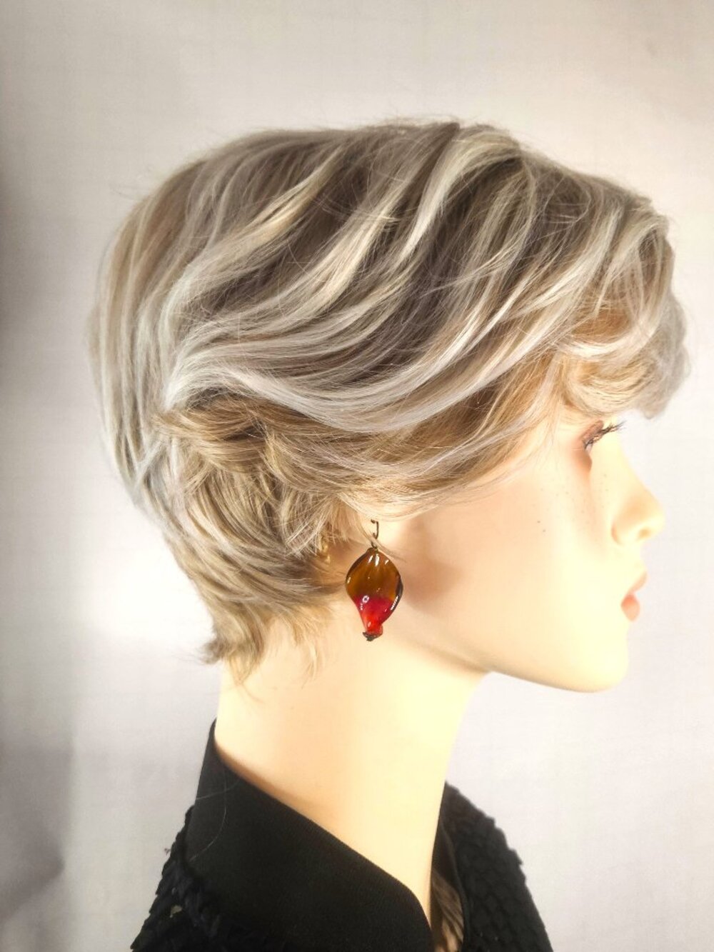 Chic and Trendy Short,Tousled Look Face-Framing Icey Blonde Pixie Cut Wig